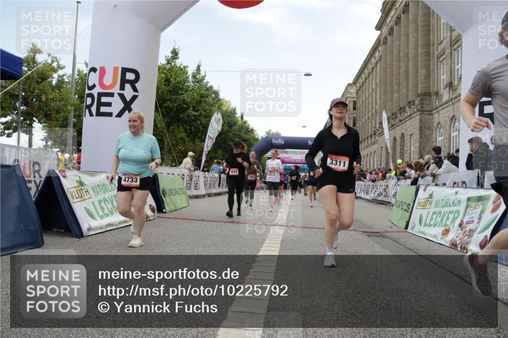 06.09.2026 - CURREX Alsterlauf Yannick Fuchs http://msf.ph/oto/10225792 06.09.2026 10:16:06 Ziel 2098, 2570, 2571, 2689, 2810, 3234, 3281, 3311, 3539, 4028, 4043, 4056, 4069, 4264, 4319, 4320, 4733, 5065, 5081, 5476, 5618, 5825, 5945, 8218 meine-sportfotos.de