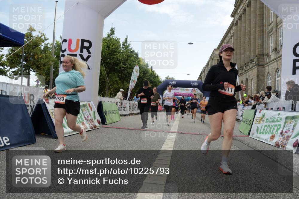 06.09.2026 - CURREX Alsterlauf Yannick Fuchs http://msf.ph/oto/10225793 06.09.2026 10:16:06 Ziel 2098, 2570, 2571, 2689, 2810, 3234, 3281, 3311, 3539, 4028, 4043, 4056, 4069, 4264, 4319, 4320, 4733, 5065, 5081, 5476, 5618, 5825, 5945, 8218 meine-sportfotos.de