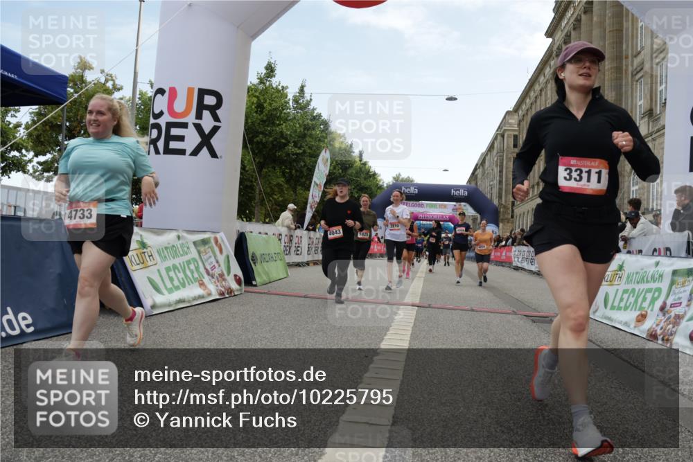 06.09.2026 - CURREX Alsterlauf Yannick Fuchs http://msf.ph/oto/10225795 06.09.2026 10:16:07 Ziel 2098, 2570, 2571, 2689, 2810, 3281, 3311, 3539, 4028, 4043, 4056, 4069, 4264, 4733, 5065, 5081, 5476, 5618, 5825, 5945, 8218 meine-sportfotos.de