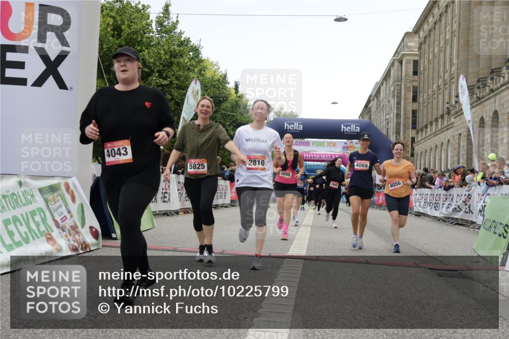 06.09.2026 - CURREX Alsterlauf Yannick Fuchs http://msf.ph/oto/10225799 06.09.2026 10:16:08 Ziel 2019, 2098, 2570, 2571, 2689, 2810, 3311, 3539, 4028, 4043, 4056, 4069, 4264, 4733, 5065, 5081, 5425, 5618, 5825, 5945, 8218 meine-sportfotos.de