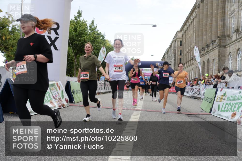 06.09.2026 - CURREX Alsterlauf Yannick Fuchs http://msf.ph/oto/10225800 06.09.2026 10:16:08 Ziel 2019, 2098, 2570, 2571, 2689, 2810, 3311, 3539, 4028, 4043, 4056, 4069, 4264, 4733, 5065, 5081, 5425, 5618, 5825, 5945, 8218 meine-sportfotos.de
