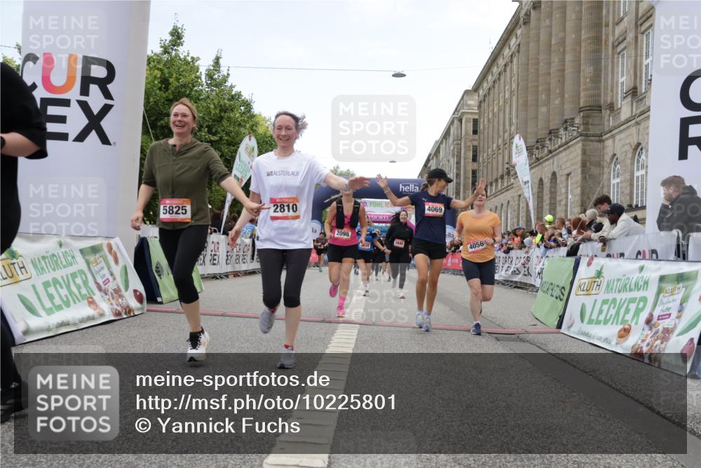 06.09.2026 - CURREX Alsterlauf Yannick Fuchs http://msf.ph/oto/10225801 06.09.2026 10:16:09 Ziel 2019, 2098, 2689, 2810, 3311, 3539, 4028, 4043, 4056, 4069, 4264, 4733, 5065, 5081, 5425, 5618, 5825, 5945, 8218 meine-sportfotos.de