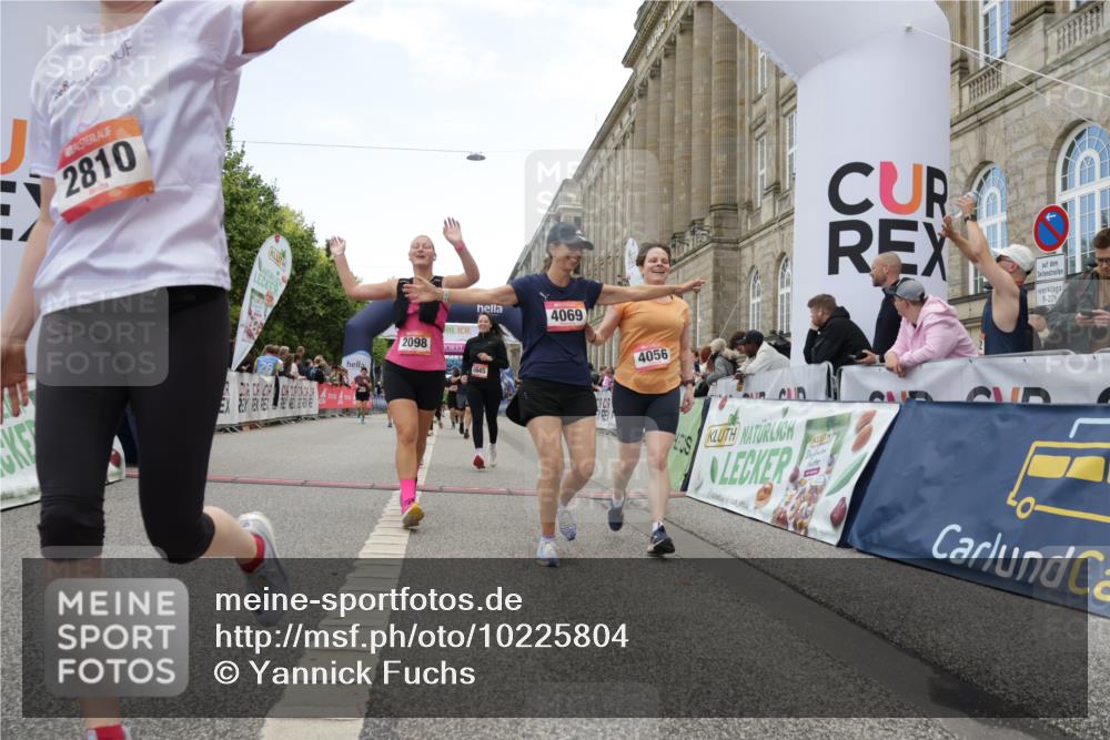 06.09.2026 - CURREX Alsterlauf Yannick Fuchs http://msf.ph/oto/10225804 06.09.2026 10:16:10 Ziel 2019, 2098, 2810, 3311, 3539, 4028, 4043, 4056, 4069, 4264, 4733, 5425, 5618, 5825, 5945 meine-sportfotos.de