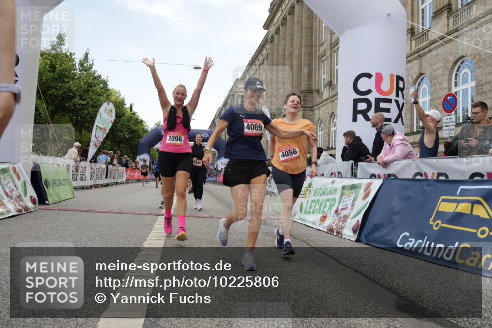 06.09.2026 - CURREX Alsterlauf Yannick Fuchs http://msf.ph/oto/10225806 06.09.2026 10:16:10 Ziel 2019, 2098, 2810, 3311, 3539, 4028, 4043, 4056, 4069, 4264, 4733, 5425, 5618, 5825, 5945 meine-sportfotos.de