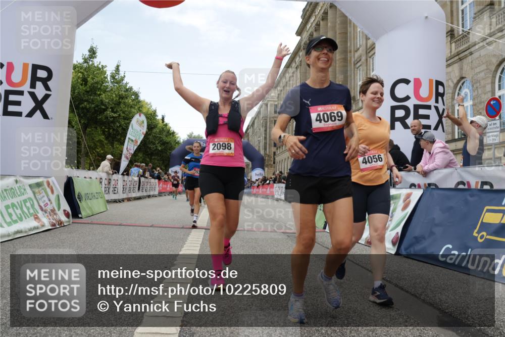 06.09.2026 - CURREX Alsterlauf Yannick Fuchs http://msf.ph/oto/10225809 06.09.2026 10:16:10 Ziel 2019, 2098, 2810, 3311, 3539, 4028, 4043, 4056, 4069, 4264, 4733, 5425, 5618, 5825, 5945 meine-sportfotos.de