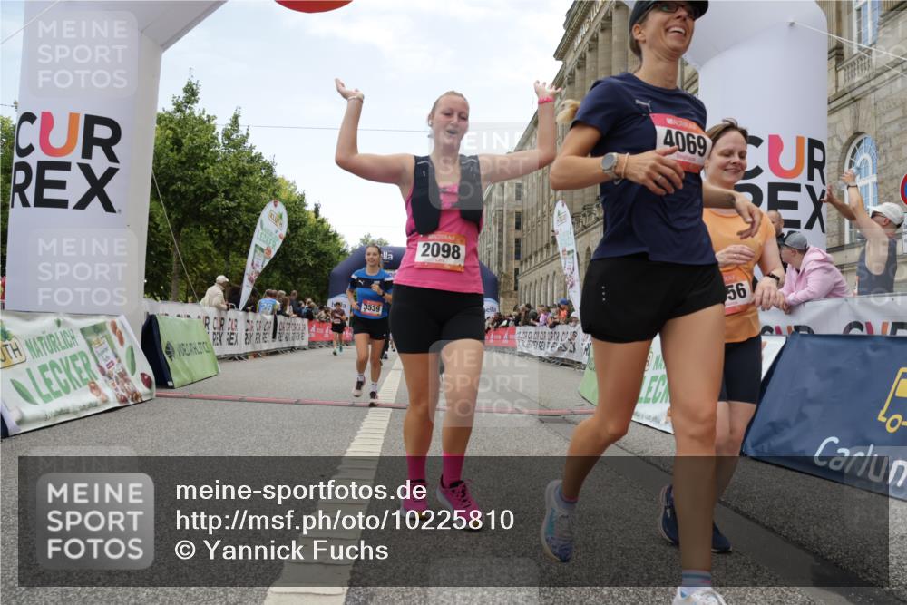 06.09.2026 - CURREX Alsterlauf Yannick Fuchs http://msf.ph/oto/10225810 06.09.2026 10:16:10 Ziel 2019, 2098, 2810, 3311, 3539, 4028, 4043, 4056, 4069, 4264, 4733, 5425, 5618, 5825, 5945 meine-sportfotos.de