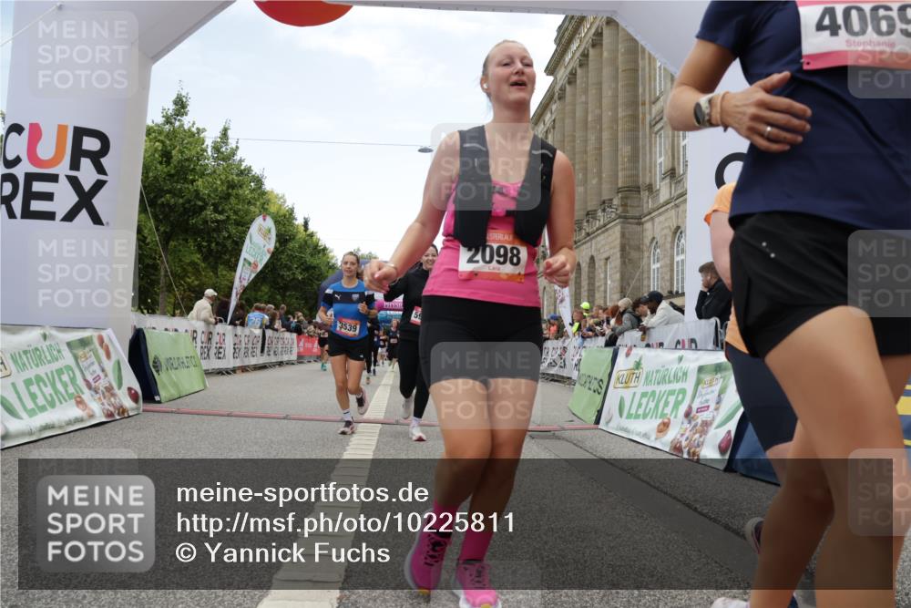 06.09.2026 - CURREX Alsterlauf Yannick Fuchs http://msf.ph/oto/10225811 06.09.2026 10:16:11 Ziel 2019, 2098, 2810, 2881, 2884, 3311, 3539, 3867, 4043, 4056, 4069, 4264, 4733, 5425, 5825, 5945 meine-sportfotos.de