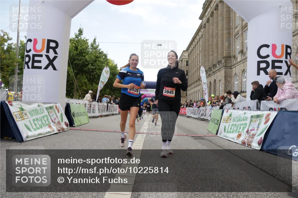 06.09.2026 - CURREX Alsterlauf Yannick Fuchs http://msf.ph/oto/10225814 06.09.2026 10:16:12 Ziel 2019, 2098, 2614, 2810, 2881, 2884, 3311, 3539, 3867, 4043, 4056, 4069, 4264, 4455, 5425, 5559, 5564, 5825, 5945 meine-sportfotos.de