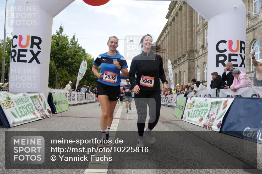 06.09.2026 - CURREX Alsterlauf Yannick Fuchs http://msf.ph/oto/10225816 06.09.2026 10:16:12 Ziel 2019, 2098, 2614, 2810, 2881, 2884, 3311, 3539, 3867, 4043, 4056, 4069, 4264, 4455, 5425, 5559, 5564, 5825, 5945 meine-sportfotos.de