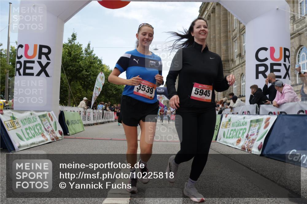 06.09.2026 - CURREX Alsterlauf Yannick Fuchs http://msf.ph/oto/10225818 06.09.2026 10:16:12 Ziel 2019, 2098, 2614, 2810, 2881, 2884, 3311, 3539, 3867, 4043, 4056, 4069, 4264, 4455, 5425, 5559, 5564, 5825, 5945 meine-sportfotos.de