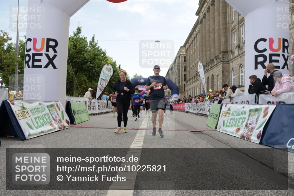 06.09.2026 - CURREX Alsterlauf Yannick Fuchs http://msf.ph/oto/10225821 06.09.2026 10:16:14 Ziel 2019, 2098, 2614, 2810, 2881, 2884, 3189, 3539, 3867, 4043, 4056, 4069, 4455, 5425, 5559, 5564, 5825, 5945 meine-sportfotos.de