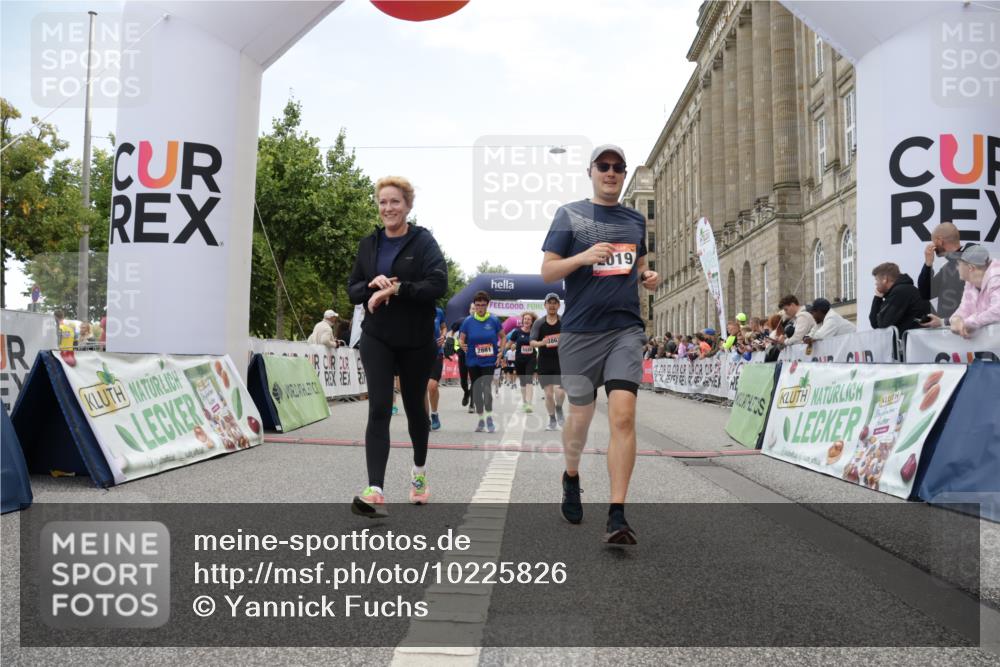 06.09.2026 - CURREX Alsterlauf Yannick Fuchs http://msf.ph/oto/10225826 06.09.2026 10:16:14 Ziel 2019, 2098, 2614, 2810, 2881, 2884, 3189, 3539, 3867, 4043, 4056, 4069, 4455, 5425, 5559, 5564, 5825, 5945 meine-sportfotos.de
