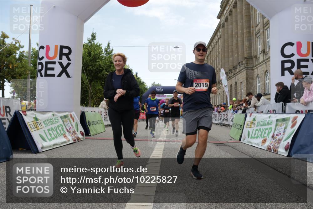 06.09.2026 - CURREX Alsterlauf Yannick Fuchs http://msf.ph/oto/10225827 06.09.2026 10:16:15 Ziel 2019, 2098, 2614, 2810, 2881, 2884, 3189, 3539, 3867, 4056, 4069, 4396, 4455, 5425, 5559, 5564, 5787, 5825, 5945 meine-sportfotos.de