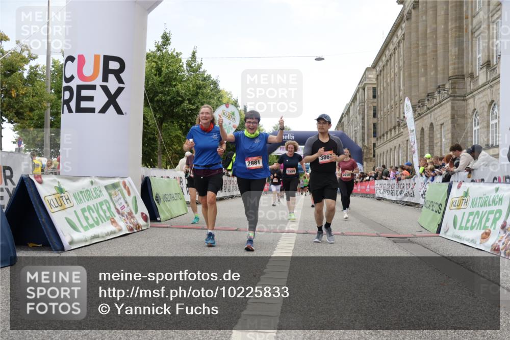 06.09.2026 - CURREX Alsterlauf Yannick Fuchs http://msf.ph/oto/10225833 06.09.2026 10:16:16 Ziel 2019, 2098, 2614, 2881, 2884, 3189, 3539, 3867, 4056, 4069, 4396, 4455, 5425, 5559, 5564, 5787, 5945 meine-sportfotos.de
