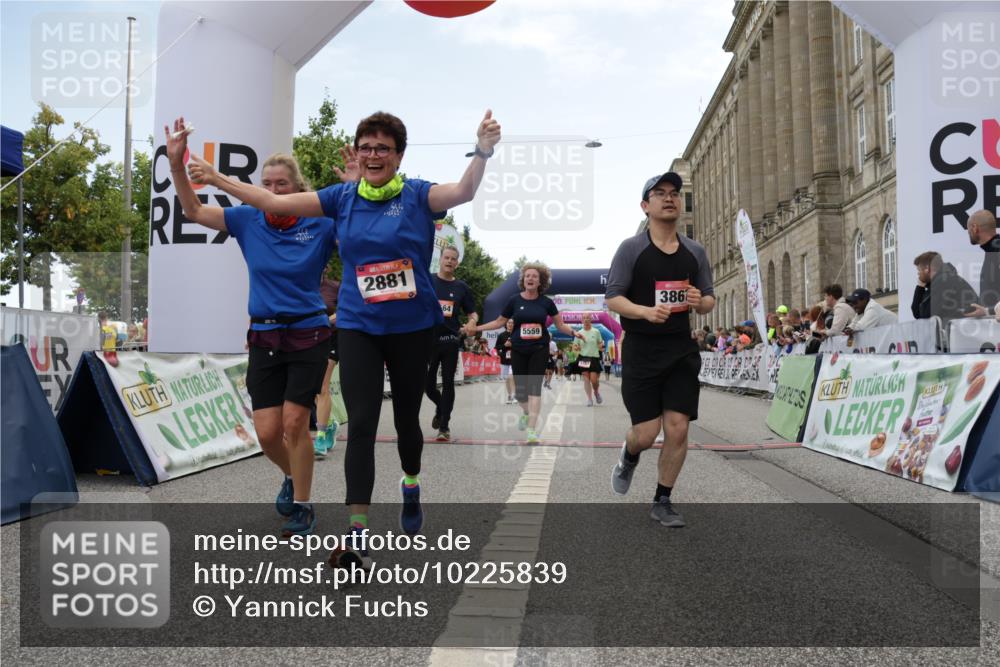 06.09.2026 - CURREX Alsterlauf Yannick Fuchs http://msf.ph/oto/10225839 06.09.2026 10:16:17 Ziel 2019, 2614, 2881, 2884, 3189, 3539, 3867, 4396, 4455, 5425, 5559, 5564, 5787, 5945 meine-sportfotos.de