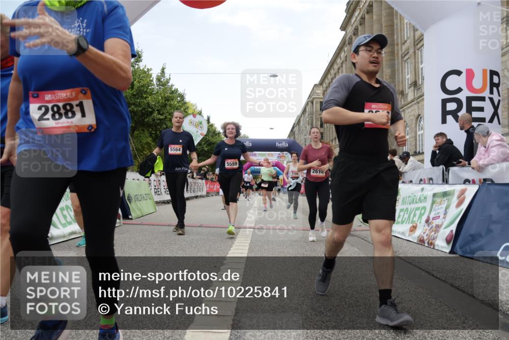 06.09.2026 - CURREX Alsterlauf Yannick Fuchs http://msf.ph/oto/10225841 06.09.2026 10:16:17 Ziel 2019, 2614, 2881, 2884, 3189, 3539, 3867, 4396, 4455, 5425, 5559, 5564, 5787, 5945 meine-sportfotos.de