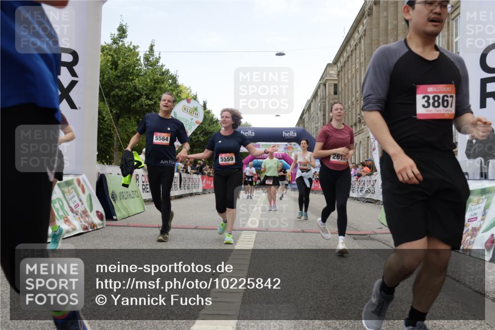 06.09.2026 - CURREX Alsterlauf Yannick Fuchs http://msf.ph/oto/10225842 06.09.2026 10:16:18 Ziel 2019, 2614, 2881, 2884, 2910, 3189, 3539, 3867, 4314, 4315, 4396, 4455, 5425, 5559, 5564, 5787, 5945 meine-sportfotos.de