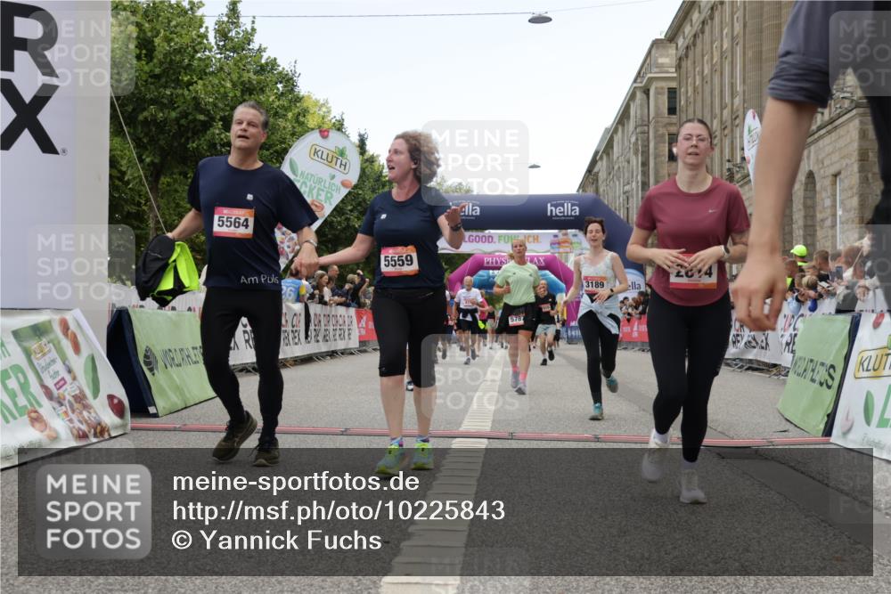 06.09.2026 - CURREX Alsterlauf Yannick Fuchs http://msf.ph/oto/10225843 06.09.2026 10:16:18 Ziel 2019, 2614, 2881, 2884, 2910, 3189, 3539, 3867, 4314, 4315, 4396, 4455, 5425, 5559, 5564, 5787, 5945 meine-sportfotos.de