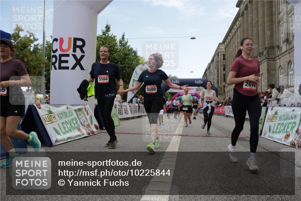 06.09.2026 - CURREX Alsterlauf Yannick Fuchs http://msf.ph/oto/10225844 06.09.2026 10:16:18 Ziel 2019, 2614, 2881, 2884, 2910, 3189, 3539, 3867, 4314, 4315, 4396, 4455, 5425, 5559, 5564, 5787, 5945 meine-sportfotos.de
