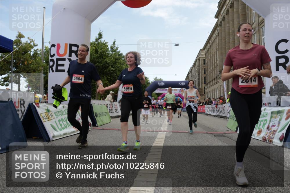 06.09.2026 - CURREX Alsterlauf Yannick Fuchs http://msf.ph/oto/10225846 06.09.2026 10:16:18 Ziel 2019, 2614, 2881, 2884, 2910, 3189, 3539, 3867, 4314, 4315, 4396, 4455, 5425, 5559, 5564, 5787, 5945 meine-sportfotos.de