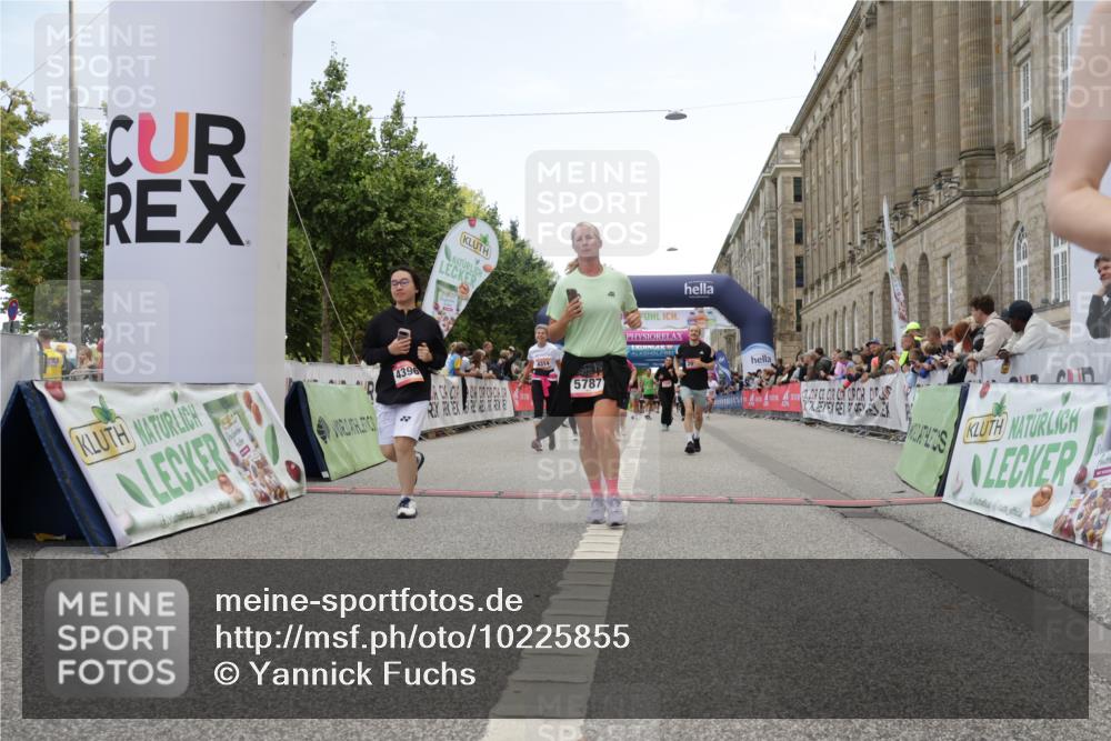 06.09.2026 - CURREX Alsterlauf Yannick Fuchs http://msf.ph/oto/10225855 06.09.2026 10:16:21 Ziel 2614, 2744, 2881, 2884, 2910, 3189, 3867, 4314, 4315, 4366, 4396, 4455, 5559, 5564, 5787 meine-sportfotos.de