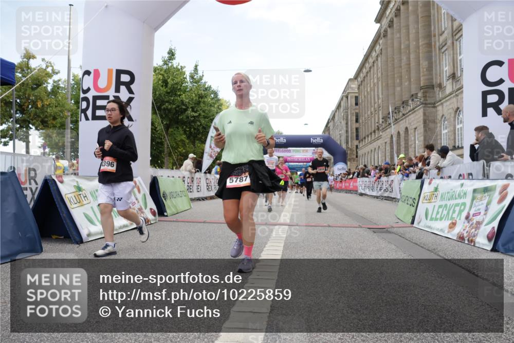 06.09.2026 - CURREX Alsterlauf Yannick Fuchs http://msf.ph/oto/10225859 06.09.2026 10:16:22 Ziel 2614, 2744, 2881, 2884, 2910, 3189, 3867, 4314, 4315, 4366, 4396, 4455, 4820, 4821, 5559, 5564, 5787 meine-sportfotos.de
