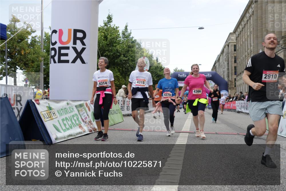 06.09.2026 - CURREX Alsterlauf Yannick Fuchs http://msf.ph/oto/10225871 06.09.2026 10:16:24 Ziel 2614, 2744, 2888, 2910, 3015, 3019, 3189, 4314, 4315, 4366, 4396, 4455, 4820, 4821, 5559, 5564, 5787 meine-sportfotos.de