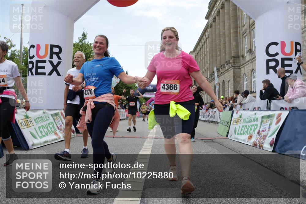 06.09.2026 - CURREX Alsterlauf Yannick Fuchs http://msf.ph/oto/10225880 06.09.2026 10:16:26 Ziel 2431, 2432, 2744, 2851, 2880, 2887, 2888, 2910, 3015, 3019, 3189, 4314, 4315, 4366, 4396, 4820, 4821, 5578, 5787 meine-sportfotos.de
