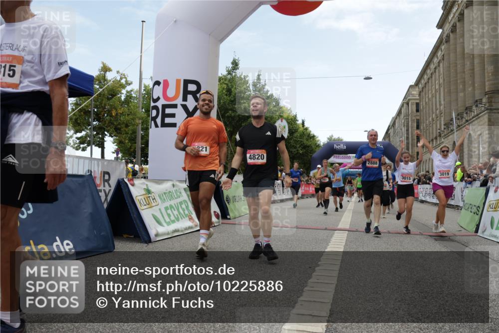 06.09.2026 - CURREX Alsterlauf Yannick Fuchs http://msf.ph/oto/10225886 06.09.2026 10:16:28 Ziel 2431, 2432, 2744, 2851, 2880, 2887, 2888, 2910, 3015, 3019, 3788, 4314, 4315, 4366, 4820, 4821, 5578, 6217 meine-sportfotos.de