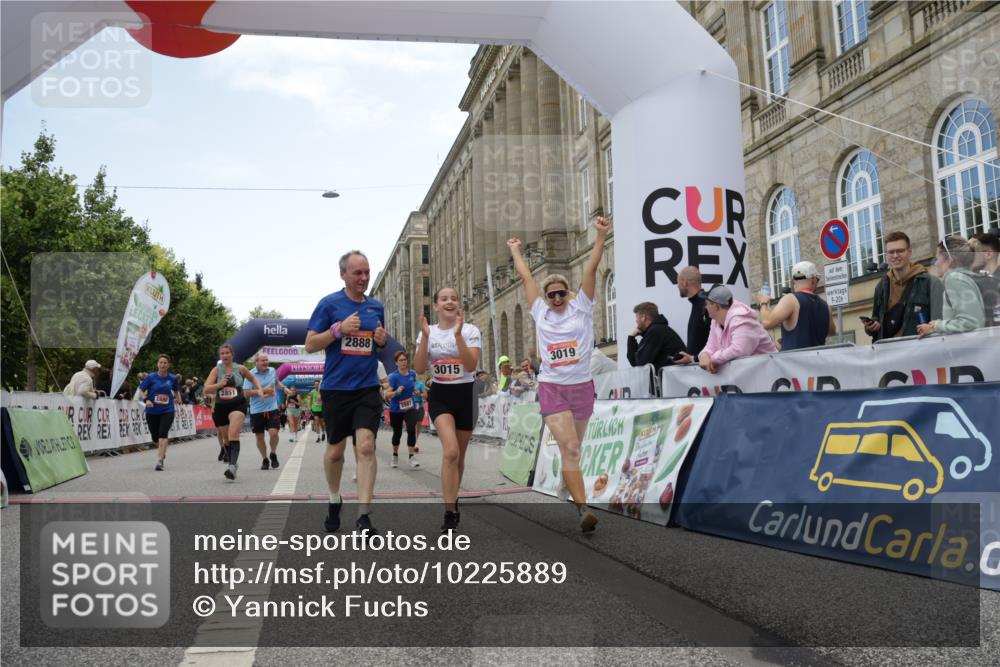 06.09.2026 - CURREX Alsterlauf Yannick Fuchs http://msf.ph/oto/10225889 06.09.2026 10:16:29 Ziel 2431, 2432, 2744, 2851, 2880, 2887, 2888, 2910, 3015, 3019, 3788, 4314, 4315, 4366, 4820, 4821, 5578, 6217 meine-sportfotos.de
