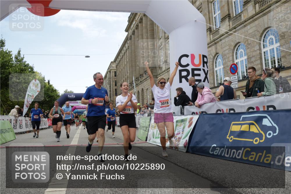 06.09.2026 - CURREX Alsterlauf Yannick Fuchs http://msf.ph/oto/10225890 06.09.2026 10:16:29 Ziel 2431, 2432, 2744, 2851, 2880, 2887, 2888, 2910, 3015, 3019, 3788, 4314, 4315, 4366, 4820, 4821, 5578, 6217 meine-sportfotos.de