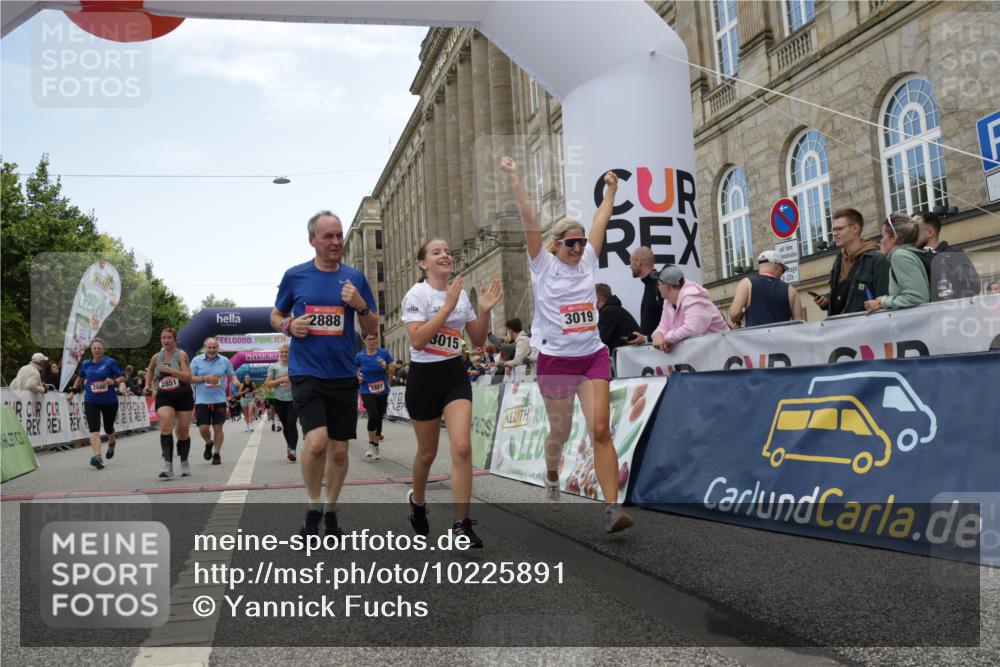 06.09.2026 - CURREX Alsterlauf Yannick Fuchs http://msf.ph/oto/10225891 06.09.2026 10:16:29 Ziel 2431, 2432, 2744, 2851, 2880, 2887, 2888, 2910, 3015, 3019, 3788, 4314, 4315, 4366, 4820, 4821, 5578, 6217 meine-sportfotos.de