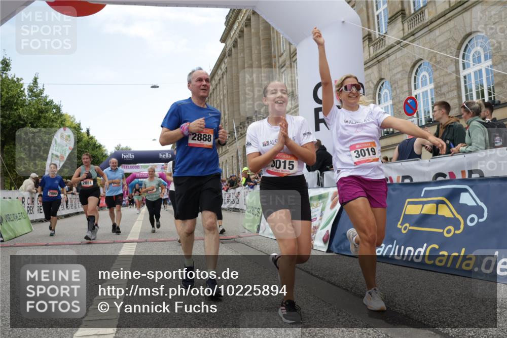 06.09.2026 - CURREX Alsterlauf Yannick Fuchs http://msf.ph/oto/10225894 06.09.2026 10:16:30 Ziel 2431, 2432, 2744, 2851, 2880, 2887, 2888, 2910, 3015, 3019, 3788, 4314, 4315, 4366, 4820, 4821, 5578, 6217 meine-sportfotos.de