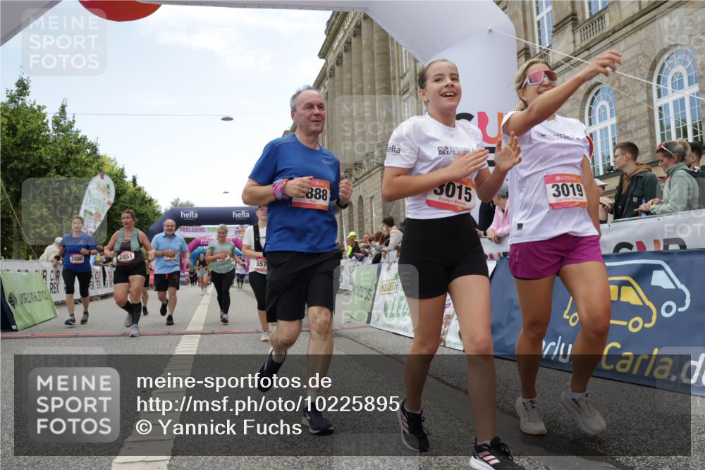 06.09.2026 - CURREX Alsterlauf Yannick Fuchs http://msf.ph/oto/10225895 06.09.2026 10:16:30 Ziel 2431, 2432, 2744, 2851, 2880, 2887, 2888, 2910, 3015, 3019, 3788, 4314, 4315, 4366, 4820, 4821, 5578, 6217 meine-sportfotos.de