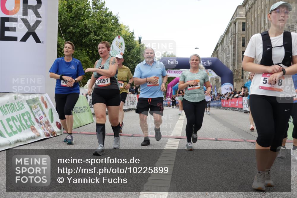 06.09.2026 - CURREX Alsterlauf Yannick Fuchs http://msf.ph/oto/10225899 06.09.2026 10:16:31 Ziel 2431, 2432, 2744, 2851, 2880, 2887, 2888, 3015, 3019, 3508, 3509, 3788, 4366, 4820, 4821, 5578, 6217 meine-sportfotos.de