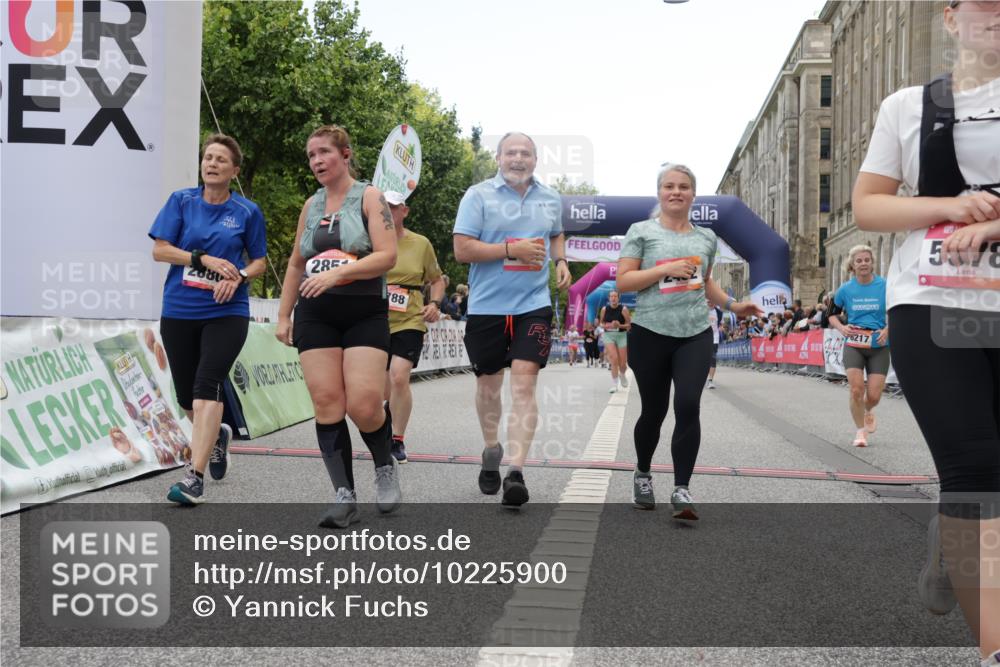 06.09.2026 - CURREX Alsterlauf Yannick Fuchs http://msf.ph/oto/10225900 06.09.2026 10:16:31 Ziel 2431, 2432, 2744, 2851, 2880, 2887, 2888, 3015, 3019, 3508, 3509, 3788, 4366, 4820, 4821, 5578, 6217 meine-sportfotos.de