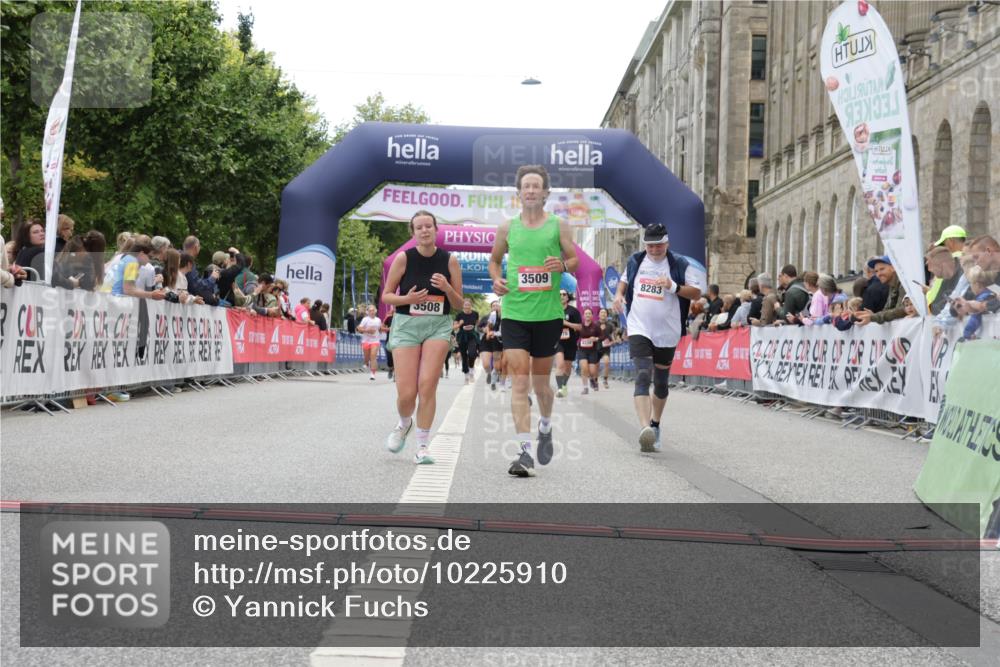 06.09.2026 - CURREX Alsterlauf Yannick Fuchs http://msf.ph/oto/10225910 06.09.2026 10:16:34 Ziel 2431, 2432, 2736, 2851, 2880, 2887, 2888, 3015, 3019, 3508, 3509, 3788, 4820, 4821, 5578, 6217, 8283 meine-sportfotos.de