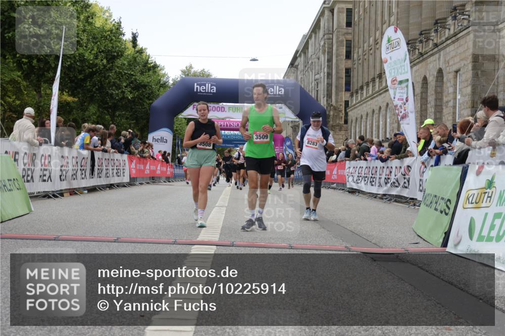 06.09.2026 - CURREX Alsterlauf Yannick Fuchs http://msf.ph/oto/10225914 06.09.2026 10:16:35 Ziel 2431, 2432, 2736, 2851, 2880, 2887, 2888, 3015, 3019, 3508, 3509, 3788, 5578, 6217, 8283 meine-sportfotos.de