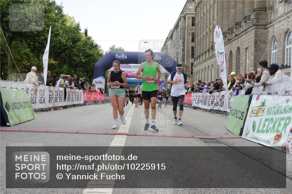 06.09.2026 - CURREX Alsterlauf Yannick Fuchs http://msf.ph/oto/10225915 06.09.2026 10:16:35 Ziel 2431, 2432, 2736, 2851, 2880, 2887, 2888, 3015, 3019, 3508, 3509, 3788, 5578, 6217, 8283 meine-sportfotos.de