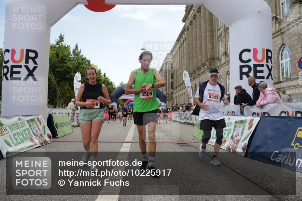 06.09.2026 - CURREX Alsterlauf Yannick Fuchs http://msf.ph/oto/10225917 06.09.2026 10:16:38 Ziel 2328, 2431, 2432, 2454, 2578, 2736, 2880, 2887, 3290, 3508, 3509, 3645, 3788, 4123, 4220, 4613, 5307, 5308, 5672, 6217, 8283 meine-sportfotos.de