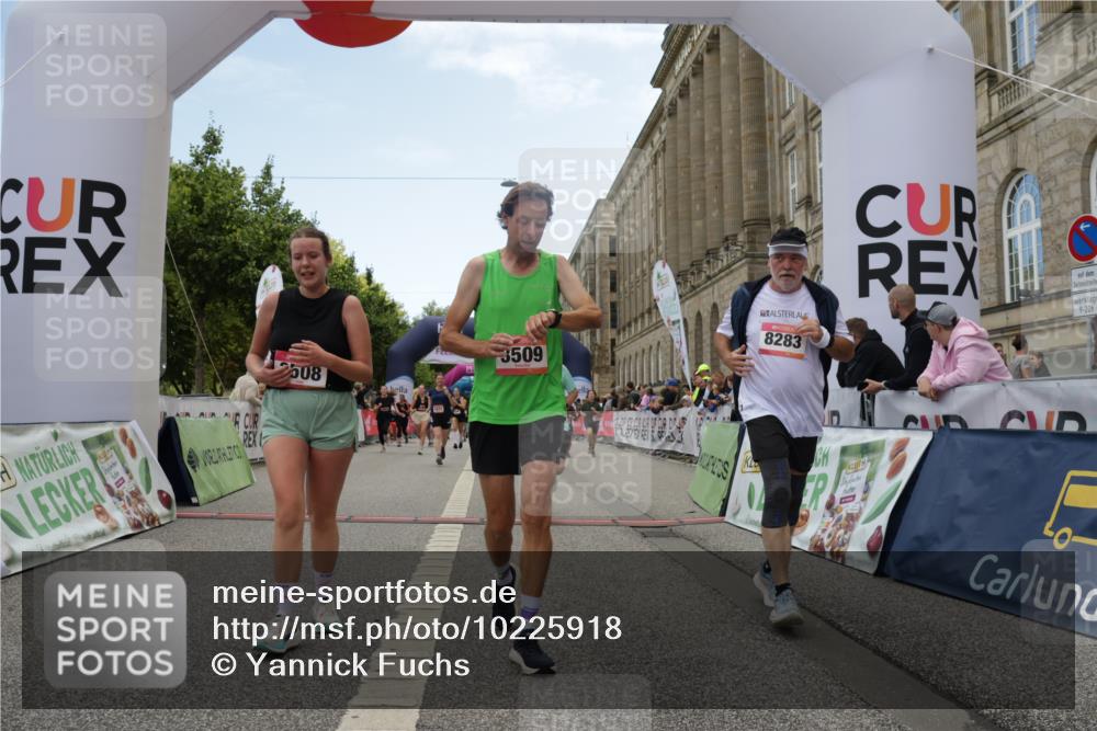 06.09.2026 - CURREX Alsterlauf Yannick Fuchs http://msf.ph/oto/10225918 06.09.2026 10:16:38 Ziel 2328, 2431, 2432, 2454, 2578, 2736, 2880, 2887, 3290, 3508, 3509, 3645, 3788, 4123, 4220, 4613, 5307, 5308, 5672, 6217, 8283 meine-sportfotos.de