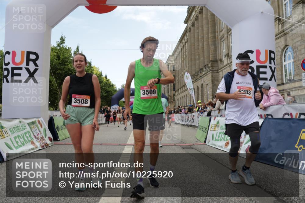 06.09.2026 - CURREX Alsterlauf Yannick Fuchs http://msf.ph/oto/10225920 06.09.2026 10:16:38 Ziel 2328, 2431, 2432, 2454, 2578, 2736, 2880, 2887, 3290, 3508, 3509, 3645, 3788, 4123, 4220, 4613, 5307, 5308, 5672, 6217, 8283 meine-sportfotos.de