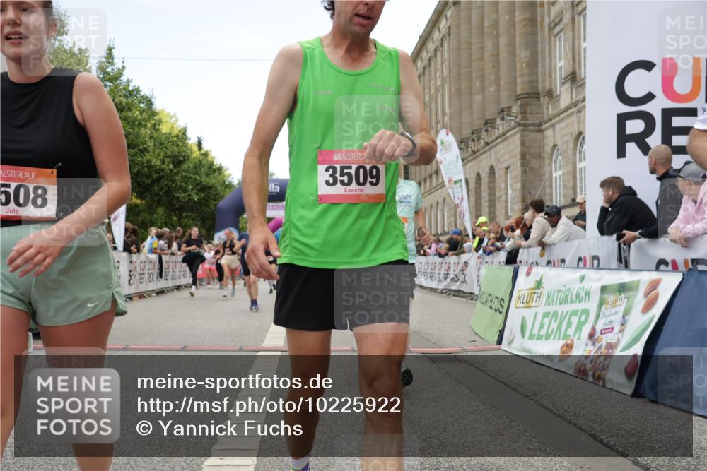 06.09.2026 - CURREX Alsterlauf Yannick Fuchs http://msf.ph/oto/10225922 06.09.2026 10:16:39 Ziel 2328, 2454, 2578, 2736, 3290, 3508, 3509, 3645, 3788, 4123, 4220, 4613, 5307, 5308, 5672, 6217, 8283 meine-sportfotos.de