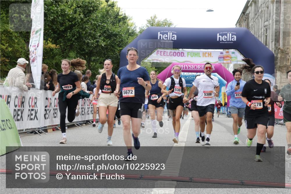 06.09.2026 - CURREX Alsterlauf Yannick Fuchs http://msf.ph/oto/10225923 06.09.2026 10:16:40 Ziel 2328, 2454, 2578, 2736, 3167, 3290, 3508, 3509, 3645, 4123, 4220, 4613, 5307, 5308, 5672, 6217, 8283 meine-sportfotos.de