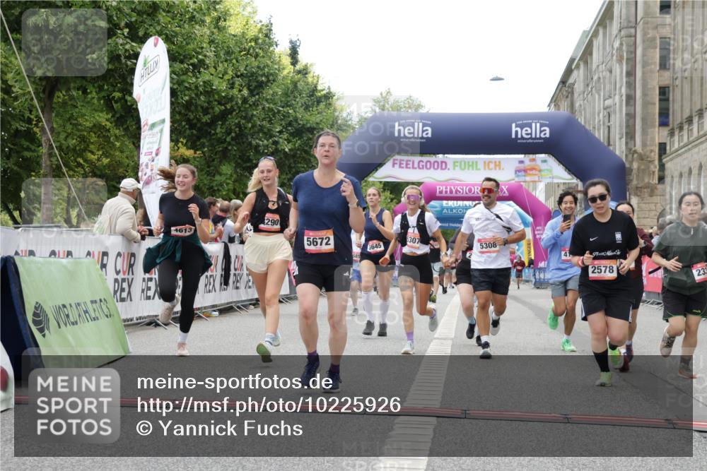 06.09.2026 - CURREX Alsterlauf Yannick Fuchs http://msf.ph/oto/10225926 06.09.2026 10:16:41 Ziel 2328, 2454, 2578, 2736, 2859, 3167, 3290, 3330, 3508, 3509, 3645, 4123, 4220, 4613, 5307, 5308, 5672, 8283 meine-sportfotos.de