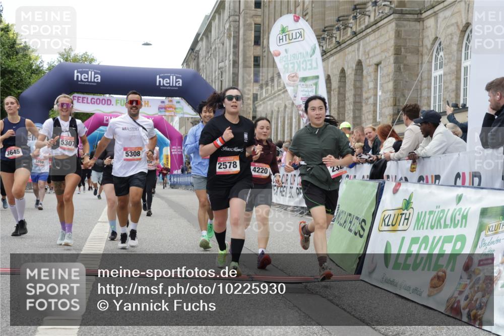 06.09.2026 - CURREX Alsterlauf Yannick Fuchs http://msf.ph/oto/10225930 06.09.2026 10:16:42 Ziel 2328, 2454, 2578, 2736, 2859, 3167, 3290, 3330, 3508, 3509, 3645, 4123, 4220, 4613, 5307, 5308, 5672, 5859, 8283 meine-sportfotos.de