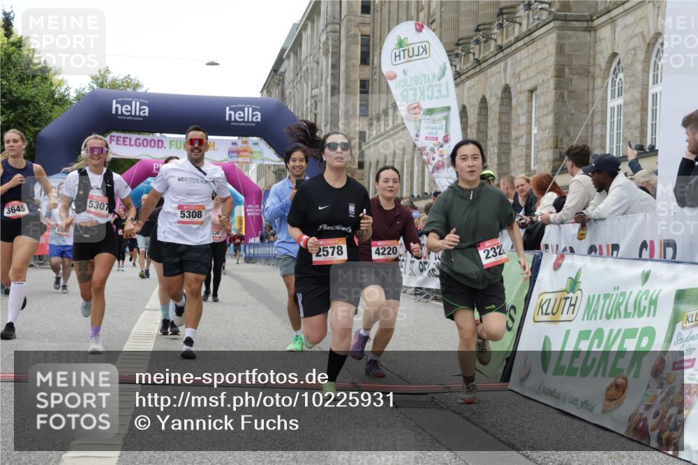 06.09.2026 - CURREX Alsterlauf Yannick Fuchs http://msf.ph/oto/10225931 06.09.2026 10:16:42 Ziel 2328, 2454, 2578, 2736, 2859, 3167, 3290, 3330, 3508, 3509, 3645, 4123, 4220, 4613, 5307, 5308, 5672, 5859, 8283 meine-sportfotos.de