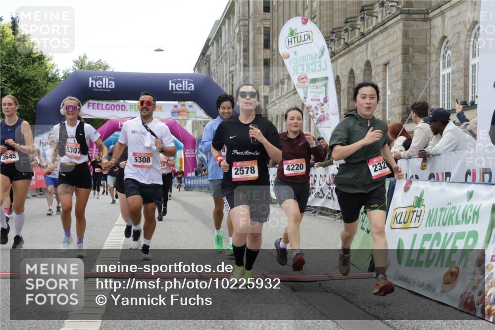 06.09.2026 - CURREX Alsterlauf Yannick Fuchs http://msf.ph/oto/10225932 06.09.2026 10:16:42 Ziel 2328, 2454, 2578, 2736, 2859, 3167, 3290, 3330, 3508, 3509, 3645, 4123, 4220, 4613, 5307, 5308, 5672, 5859, 8283 meine-sportfotos.de