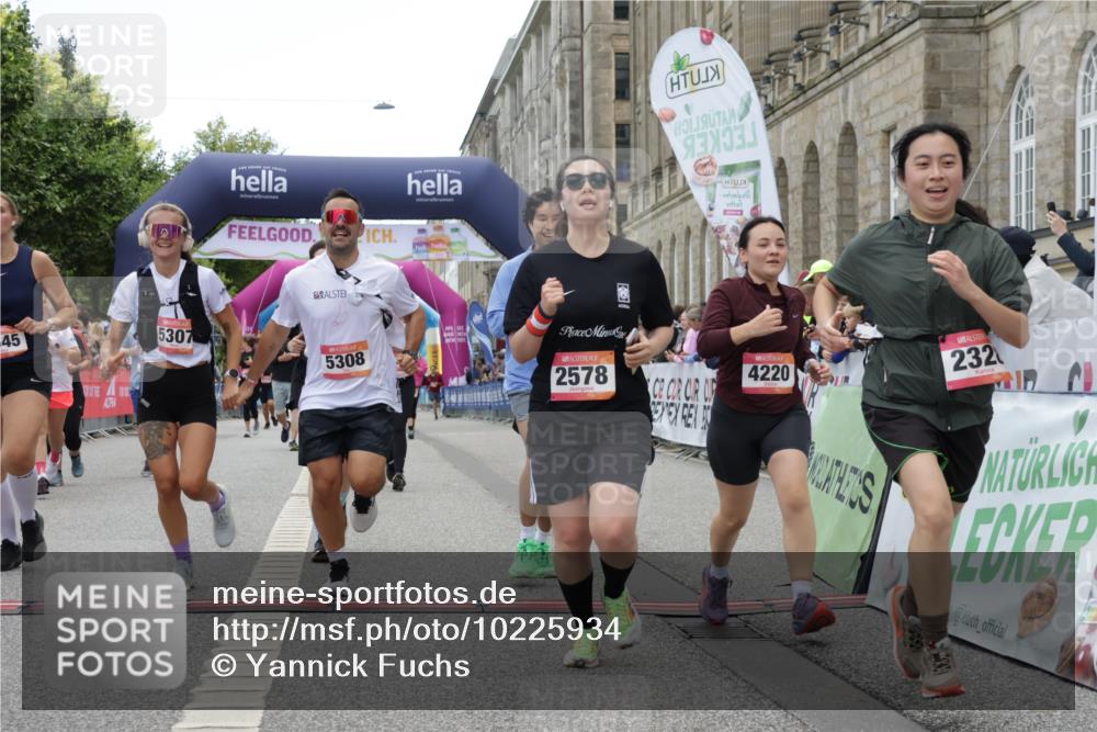 06.09.2026 - CURREX Alsterlauf Yannick Fuchs http://msf.ph/oto/10225934 06.09.2026 10:16:42 Ziel 2328, 2454, 2578, 2736, 2859, 3167, 3290, 3330, 3508, 3509, 3645, 4123, 4220, 4613, 5307, 5308, 5672, 5859, 8283 meine-sportfotos.de