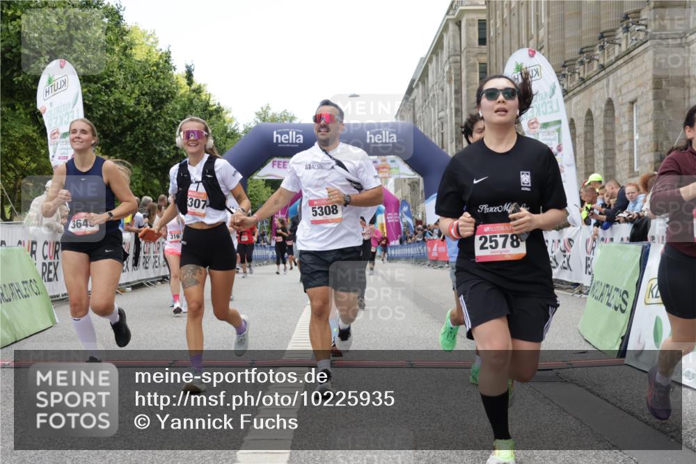 06.09.2026 - CURREX Alsterlauf Yannick Fuchs http://msf.ph/oto/10225935 06.09.2026 10:16:43 Ziel 2328, 2454, 2578, 2736, 2859, 3167, 3290, 3330, 3508, 3509, 3645, 4123, 4220, 4353, 4613, 5307, 5308, 5672, 5859, 8283 meine-sportfotos.de